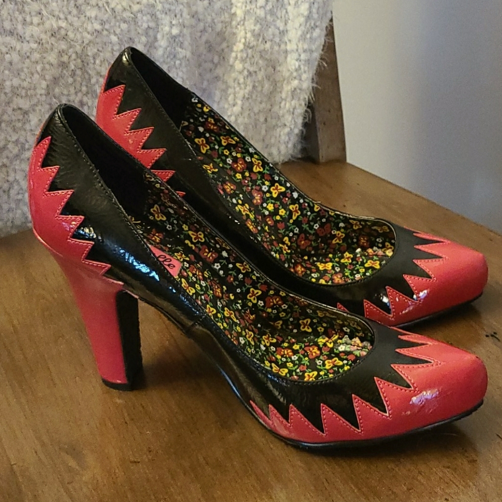 Betsey Johnson Red & Black Pumps